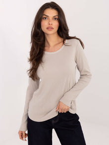 Beżowa bluzka longsleeve z naszywką na plecach