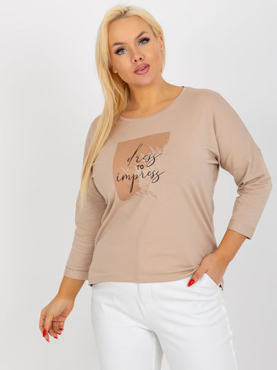Beżowa bluzka plus size z nadrukiem i napisem