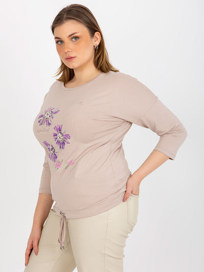 Beżowa bluzka plus size z aplikacją i nadrukiem