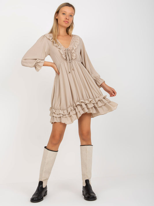 Beżowa mini sukienka z falbaną w stylu boho OCH BELLA