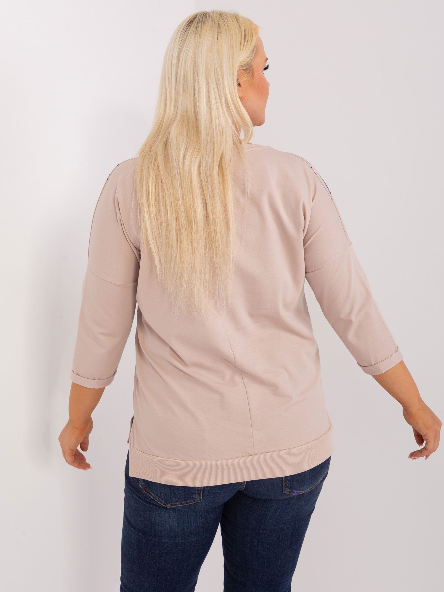 Beżowa bawełniana bluzka plus size z rękawem 3/4