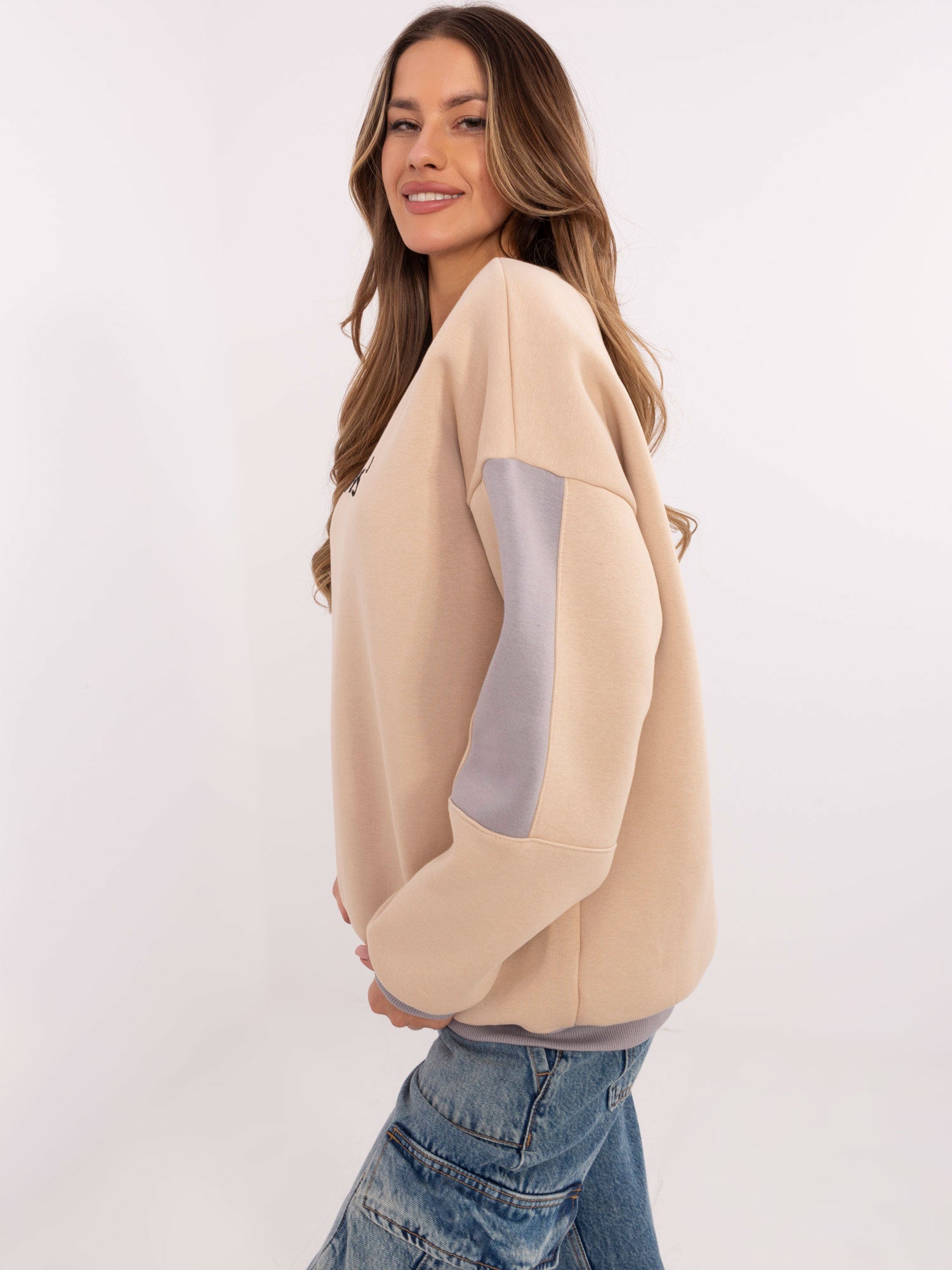 Beżowa bluza bez kaptura o kroju oversize