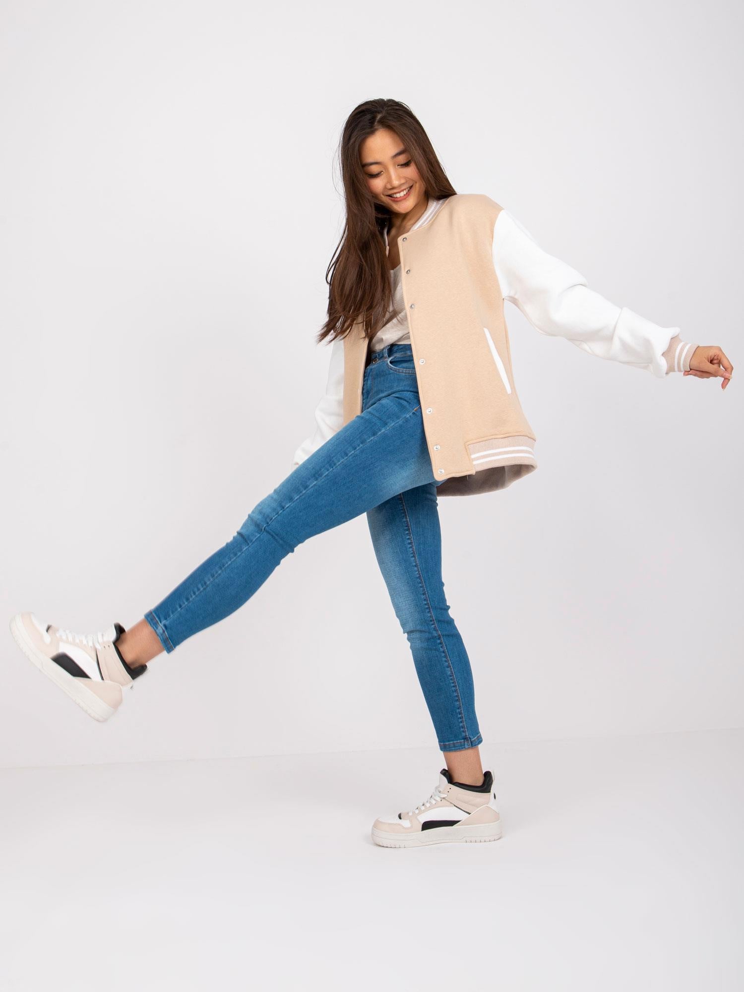 Beżowa bluza bomber