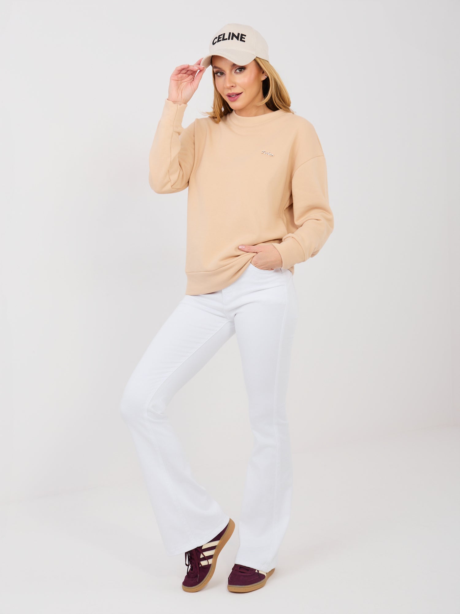 Beżowa bluza oversize z ozdobną naszywką
