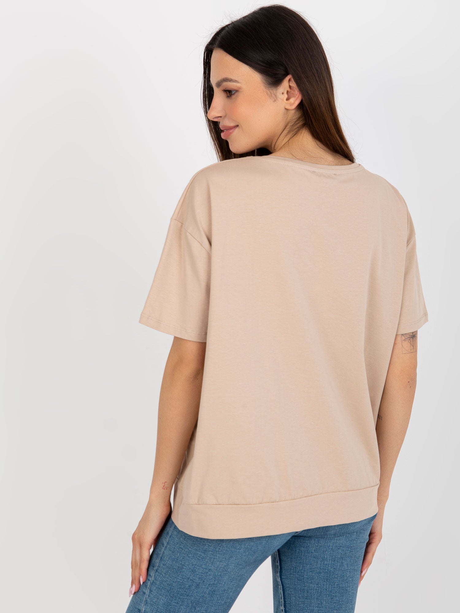 Beżowa bluzka oversize z krótkim rękawem