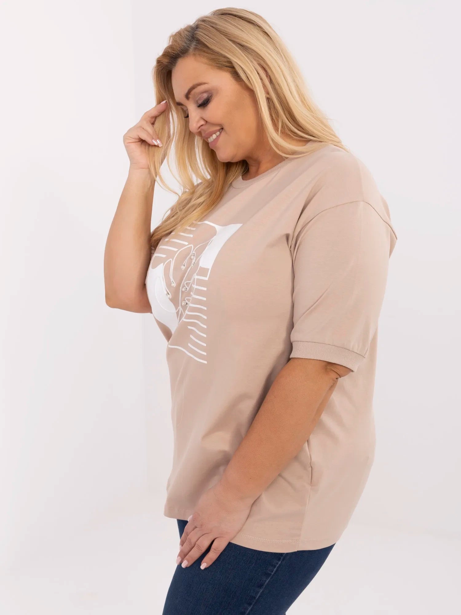 Beżowa damska bluzka plus size z perełkami