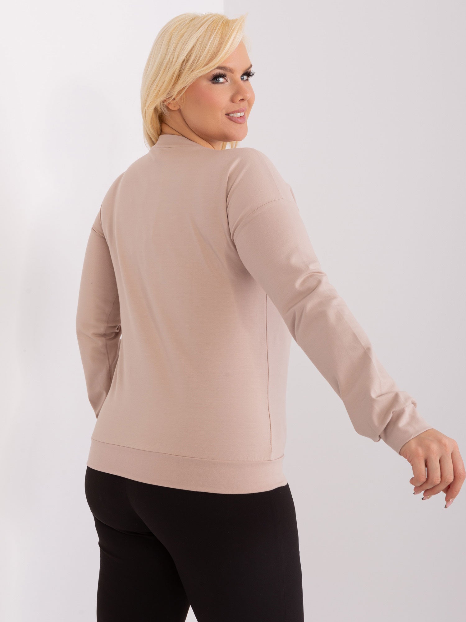 Beżowa gładka bluzka plus size z bawełny