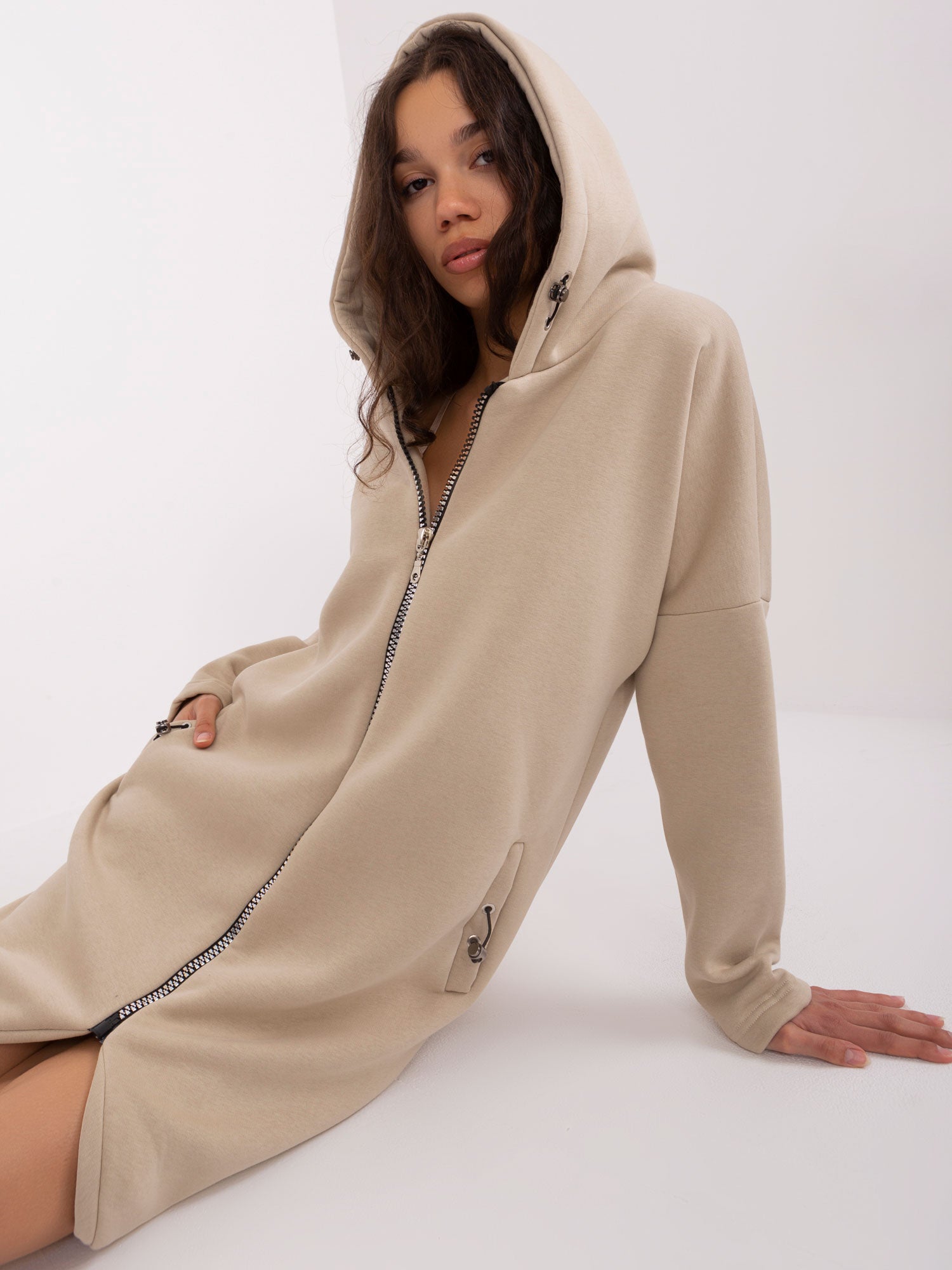 Beżowa długa bluza basic z suwakiem Tina RUE PARIS