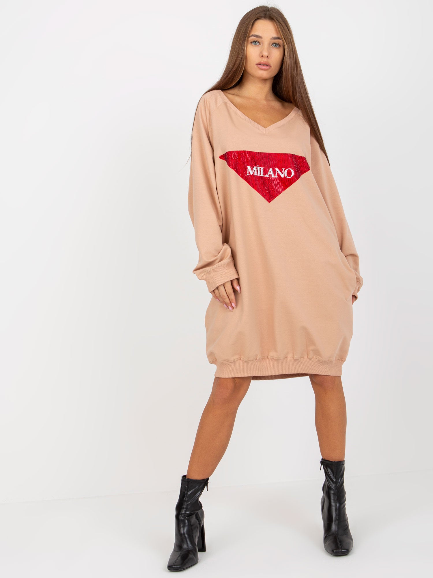 Beżowa długa bluza oversize z aplikacją z dżetów