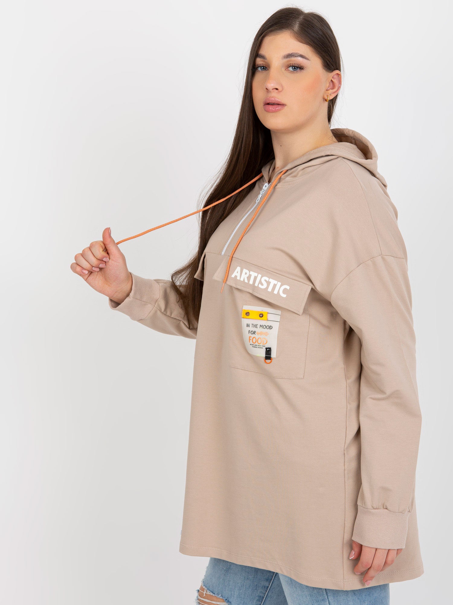 Beżowa dłuższa bluza plus size z kapturem