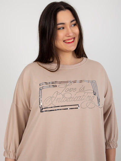 Beżowa dresowa sukienka plus size z kieszeniami