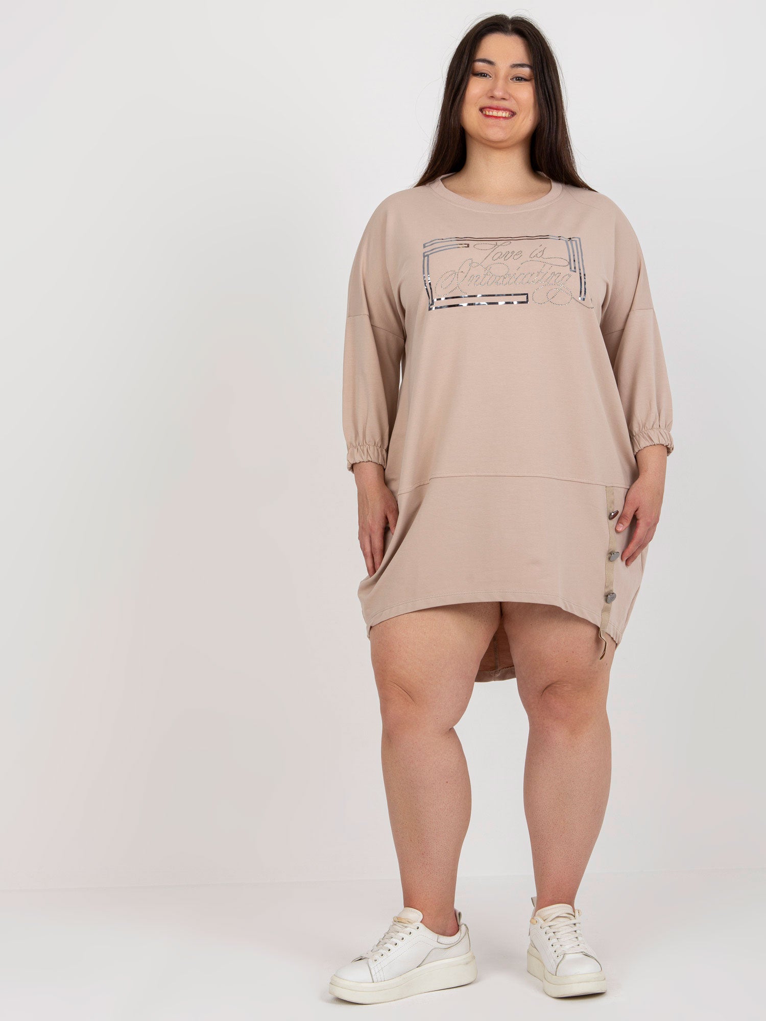 Beżowa dresowa sukienka plus size z kieszeniami