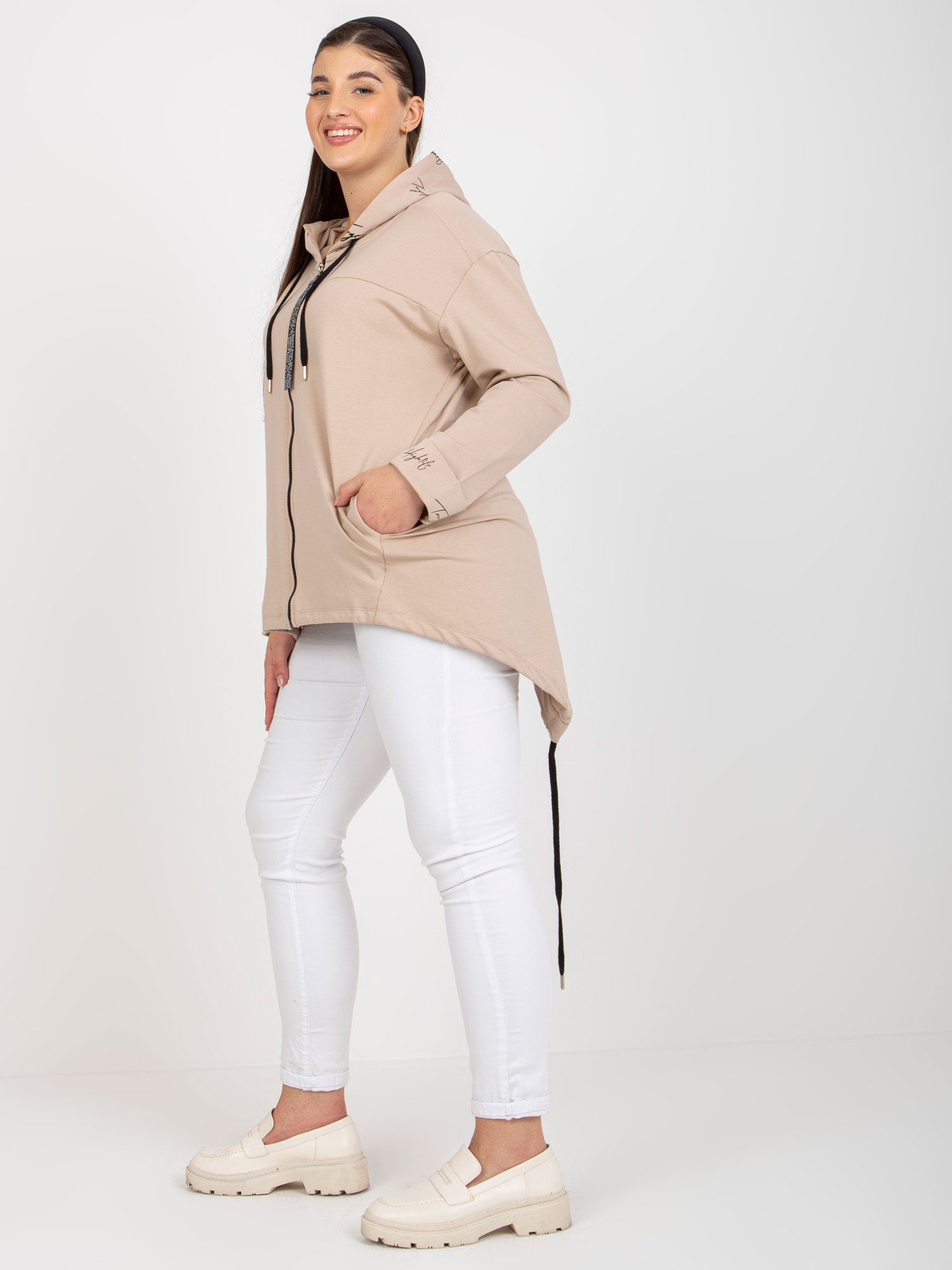 Beżowa rozpinana bluza plus size z kapturem i kieszeniami