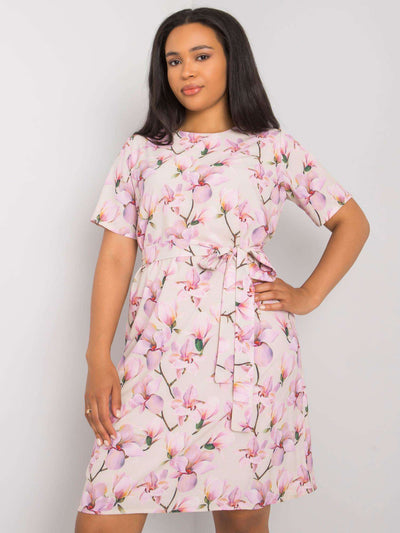 Beżowa sukienka plus size w kwiaty z wiązaniem