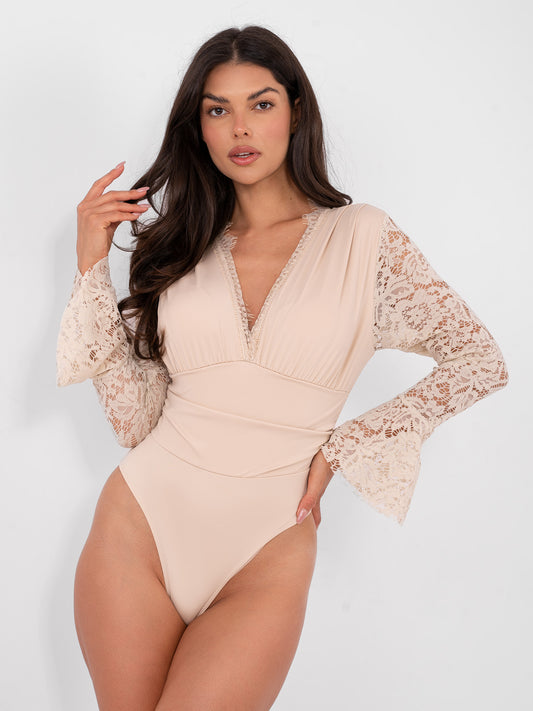 Beżowe eleganckie body z rozkloszowanym rękawem