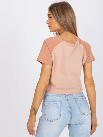 Beżowo-camelow t-shirt z nadrukiem i okrągłym dekoltem