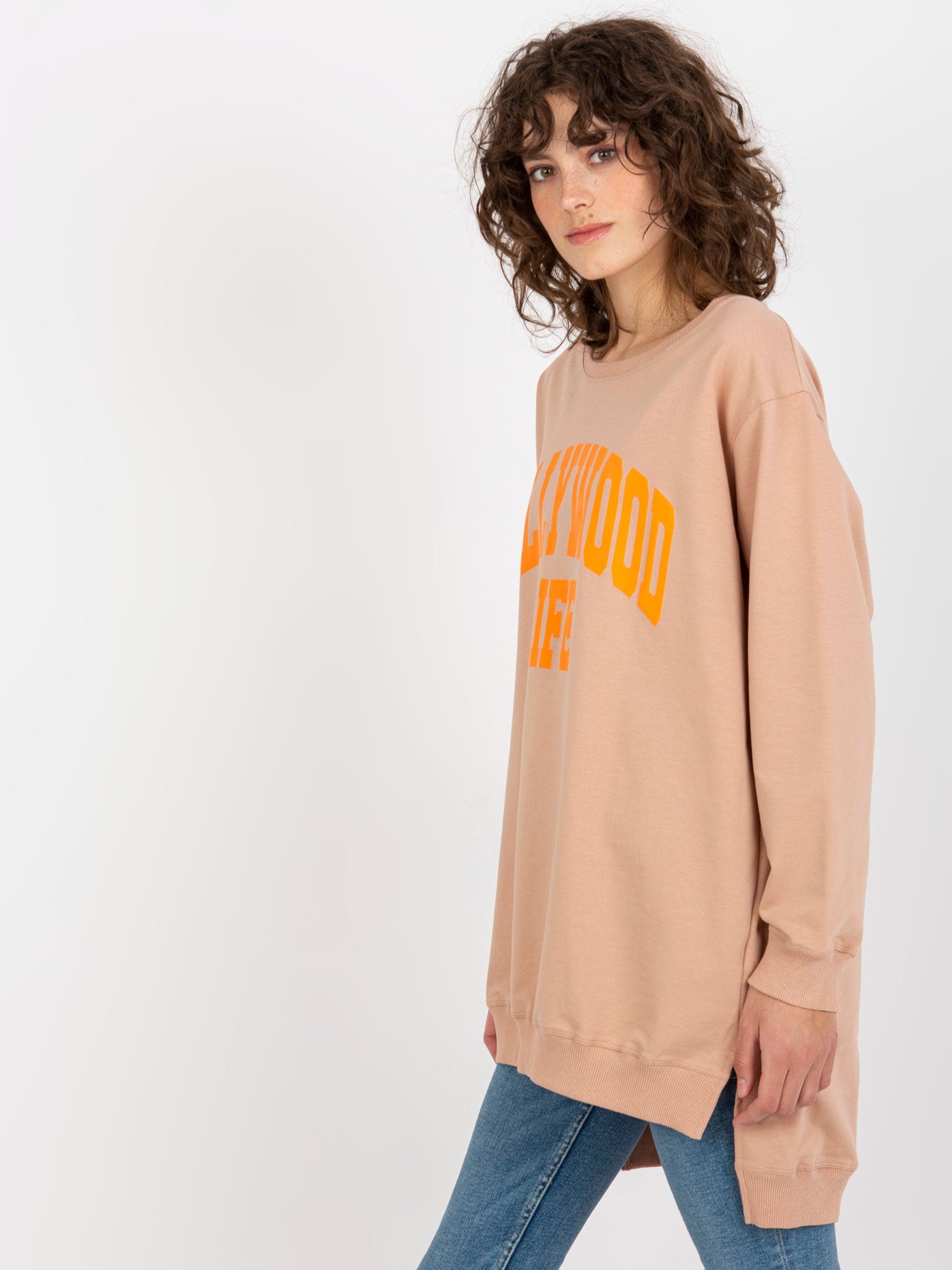 Beżowo-pomarańczowa długa bluza oversize z napisem
