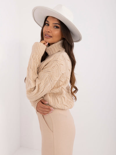 Beżowy sweter golf z ażurowym wzorem
