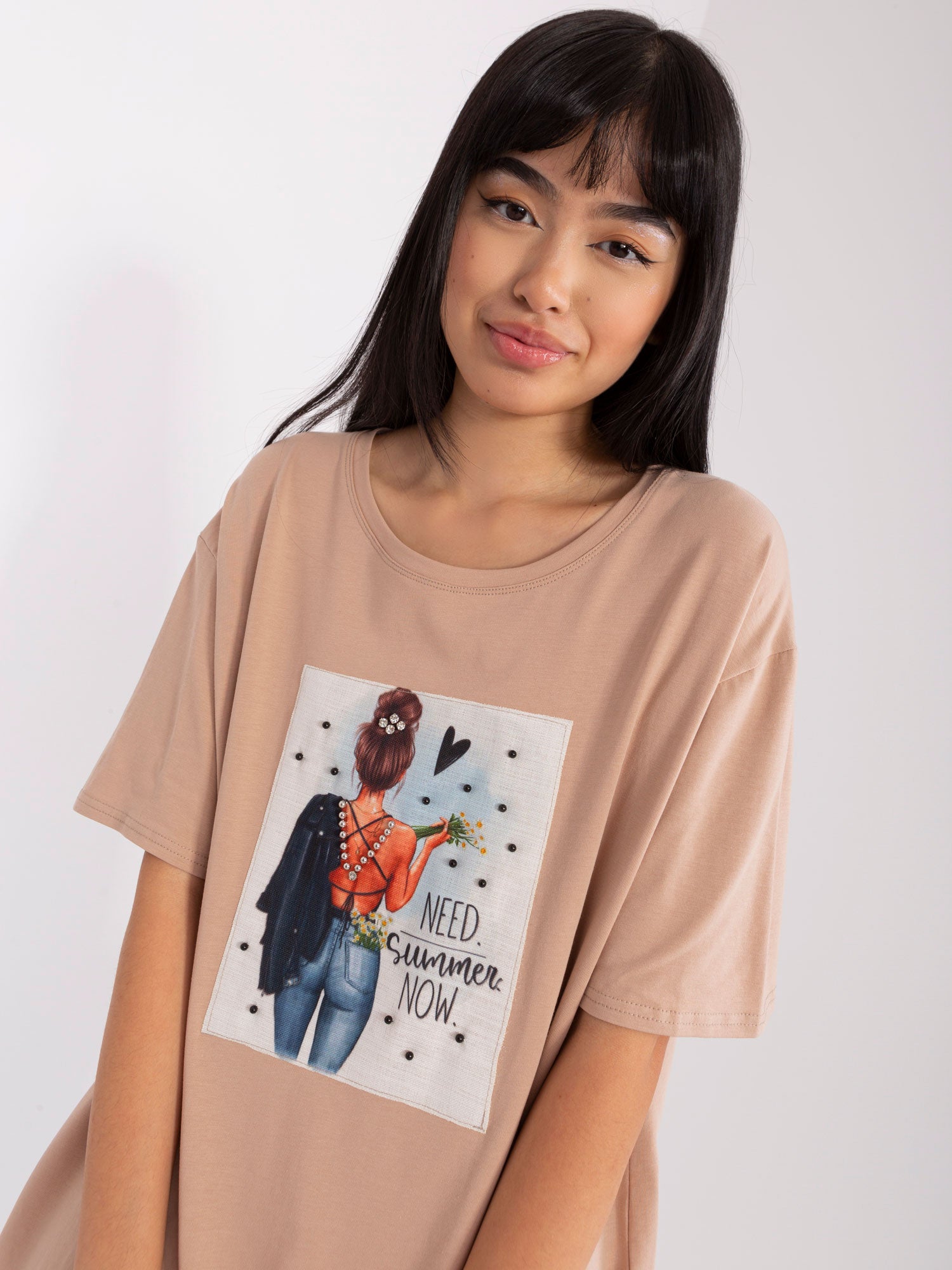 Beżowy t-shirt z nadrukiem i okrągłym dekoltem