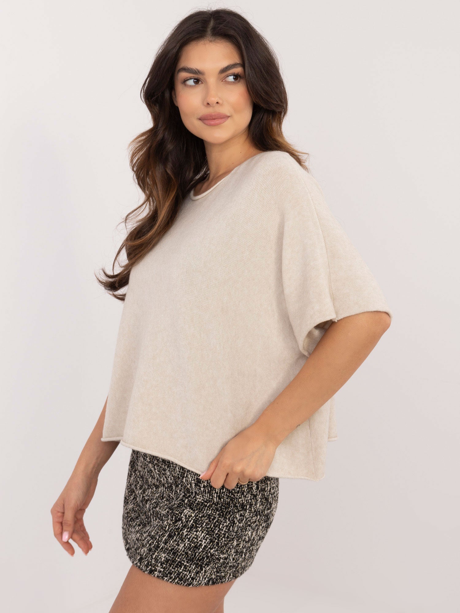 Beżowy damski sweter basic z rękawem 3/4