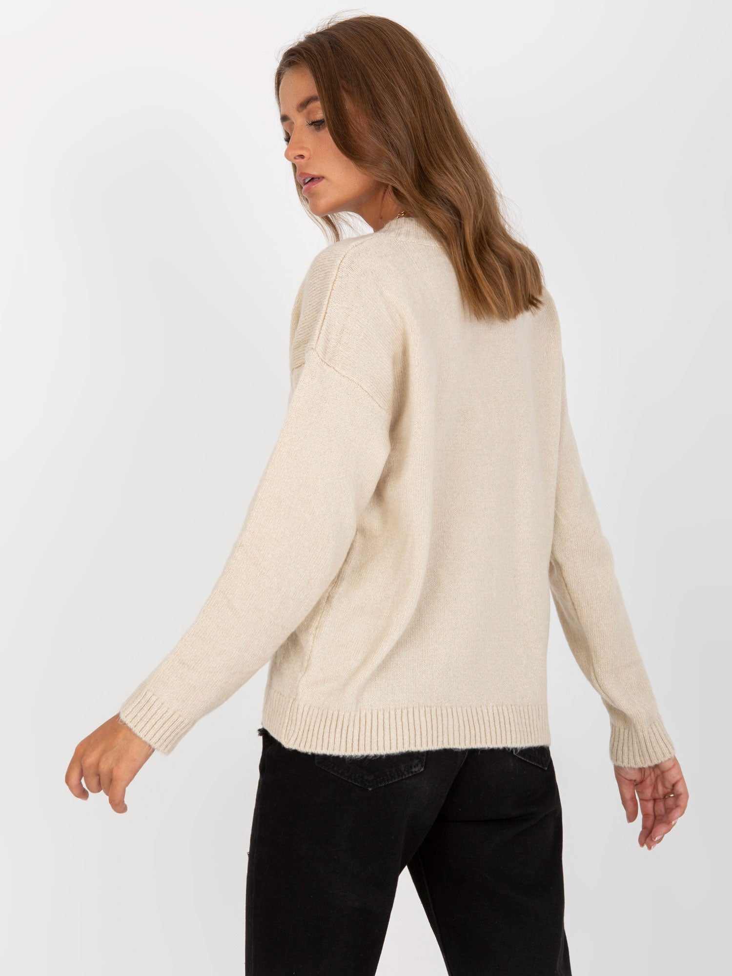 Beżowy dzianinowy sweter klasyczny RUE PARIS