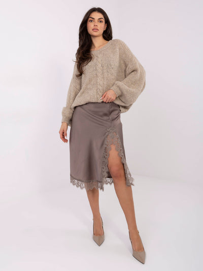 Beżowy sweter oversize w jednolitym kolorze