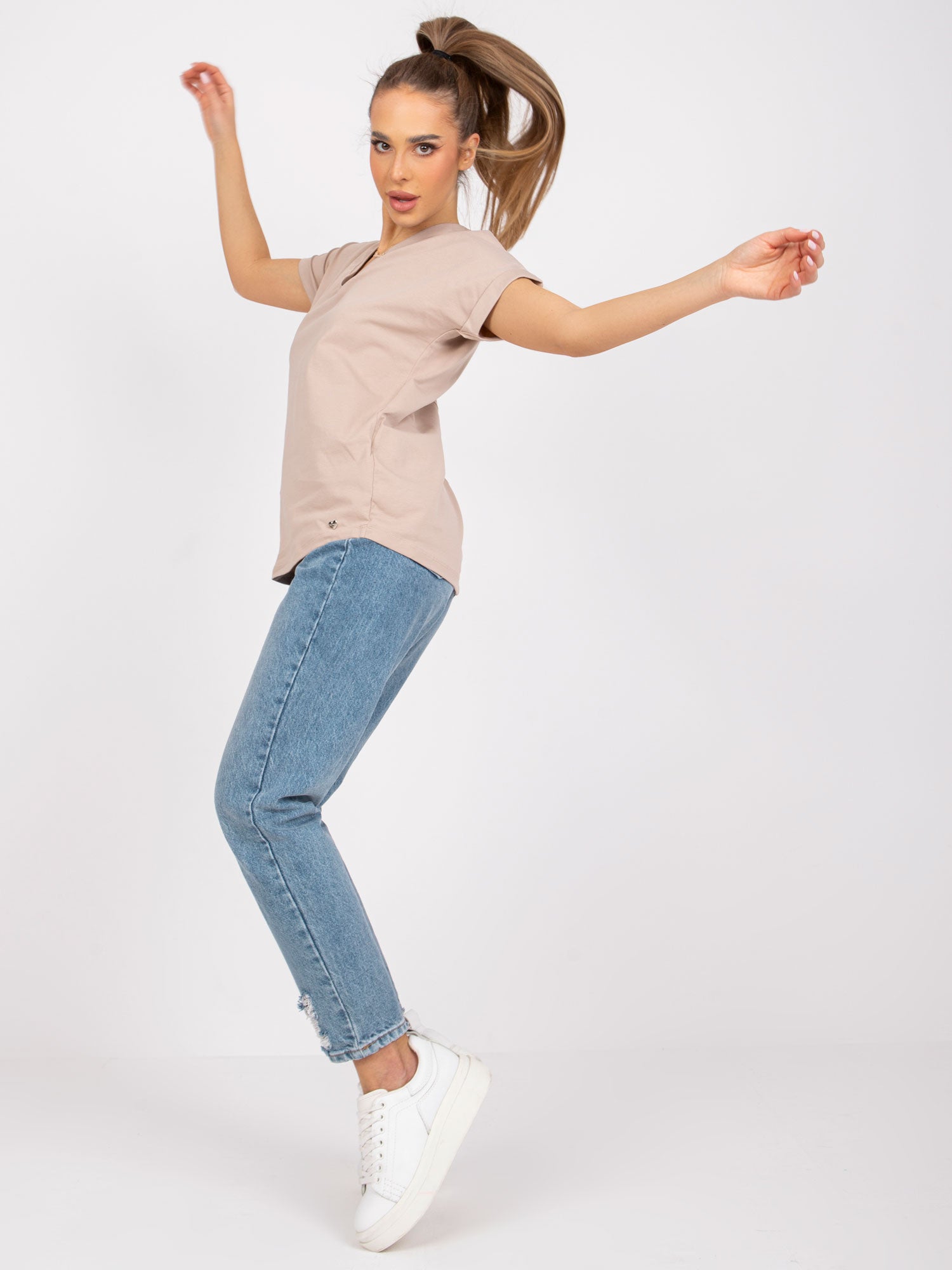 Beżowy t-shirt basic