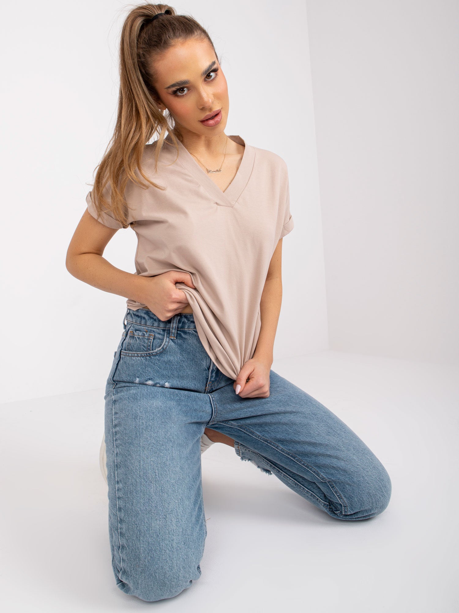 Beżowy t-shirt basic