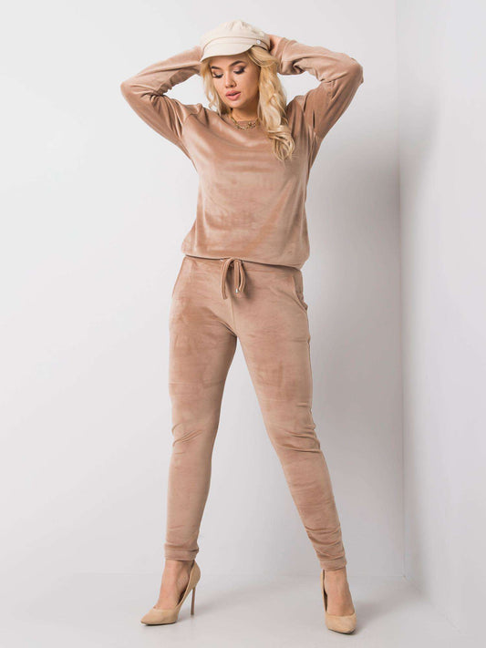 Beżowy komplet welurowy plus size