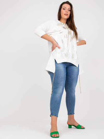 Biała bluzka plus size z nadrukiem i aplikacją