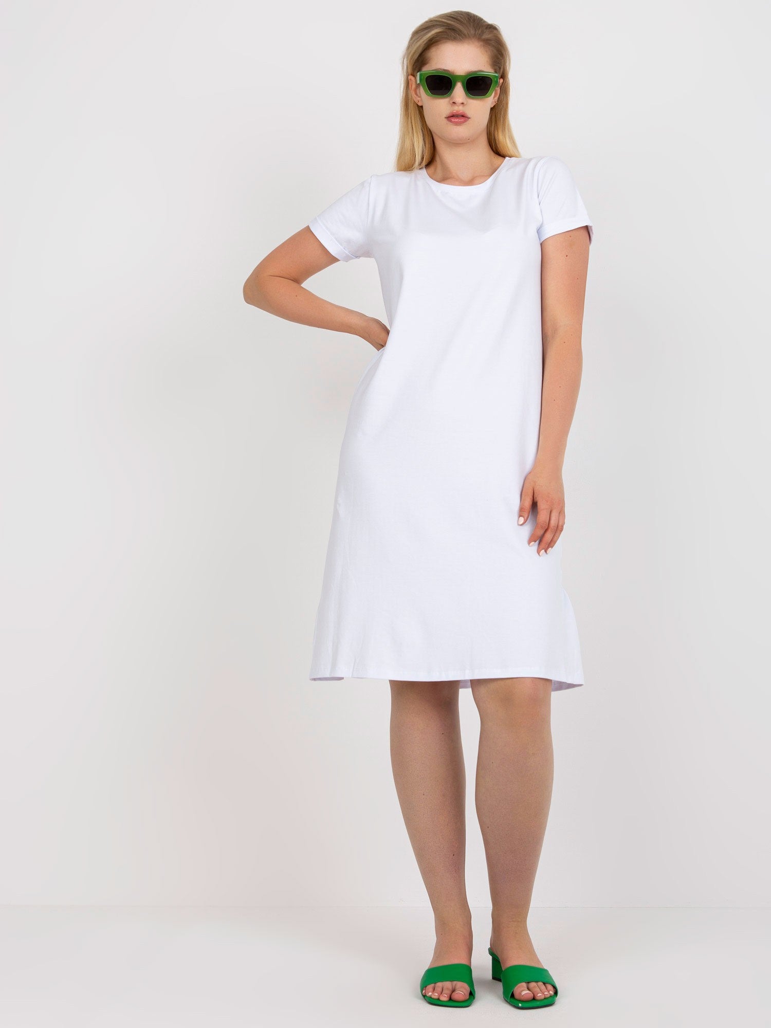 Biała bawełniana sukienka plus size z krótkim rękawem