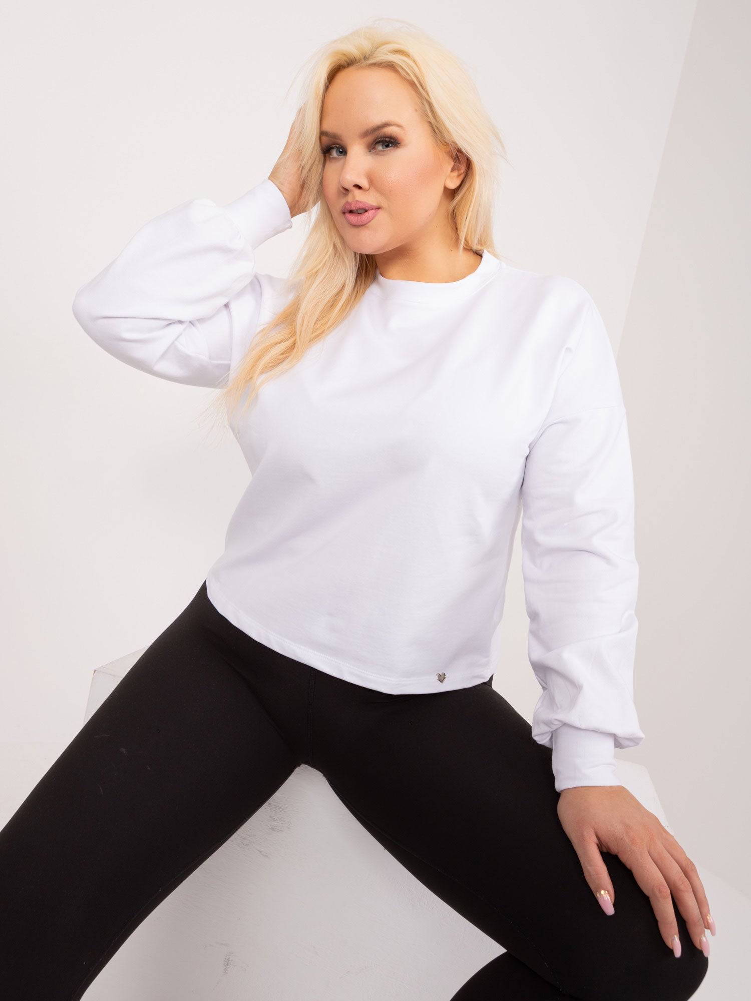 Biała gładka bluza plus size