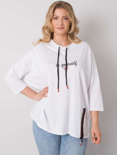 Biała bluzka plus size z błyszczącymi aplikacjami