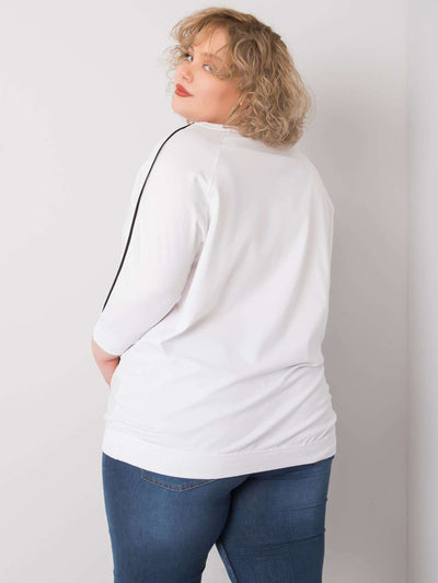 Biała bluzka plus size z kieszenią i aplikacjami