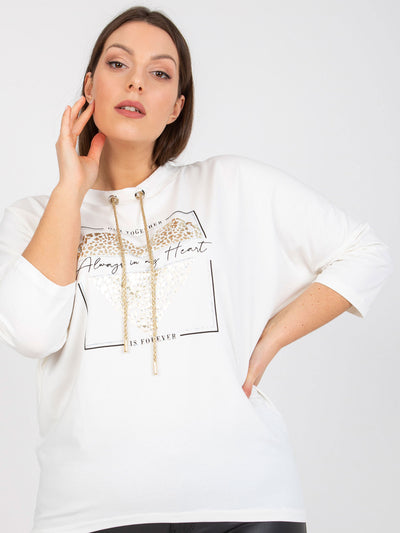 Biała codzienna bluzka plus size z aplikacją i nadrukiem
