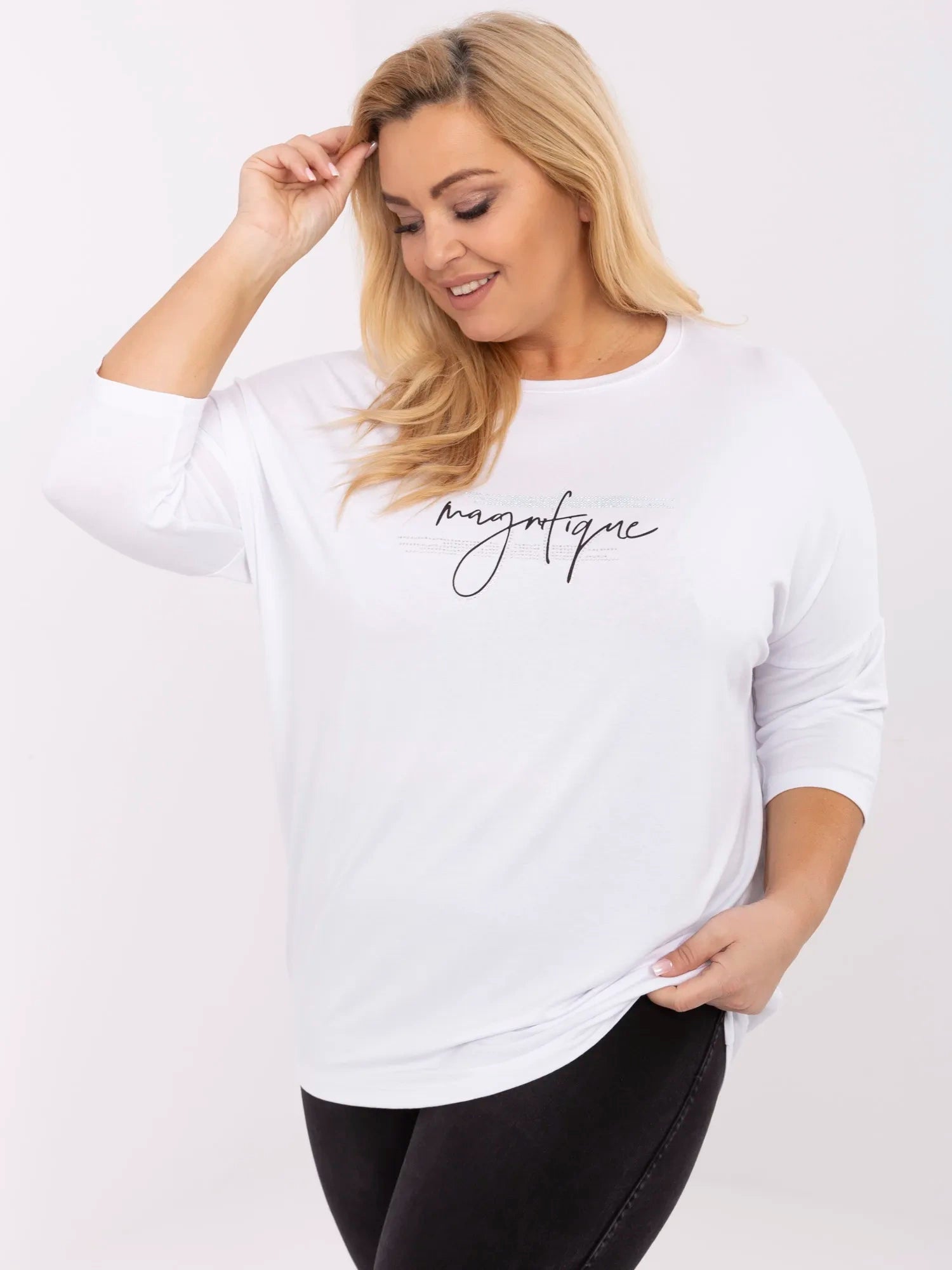 Biała damska bluzka plus size z aplikacjami