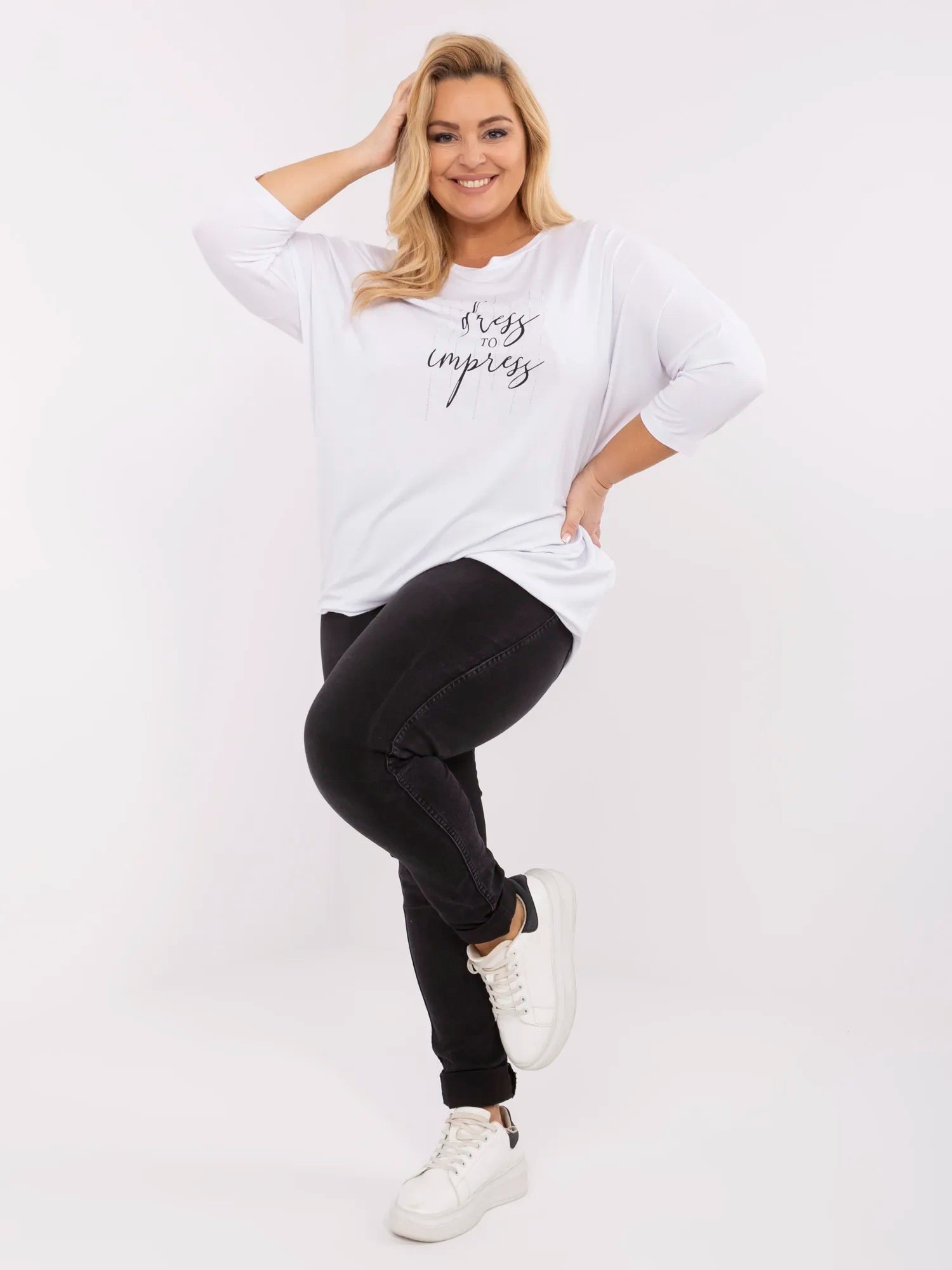 Biała damska bluzka plus size z dekoltem 3/4