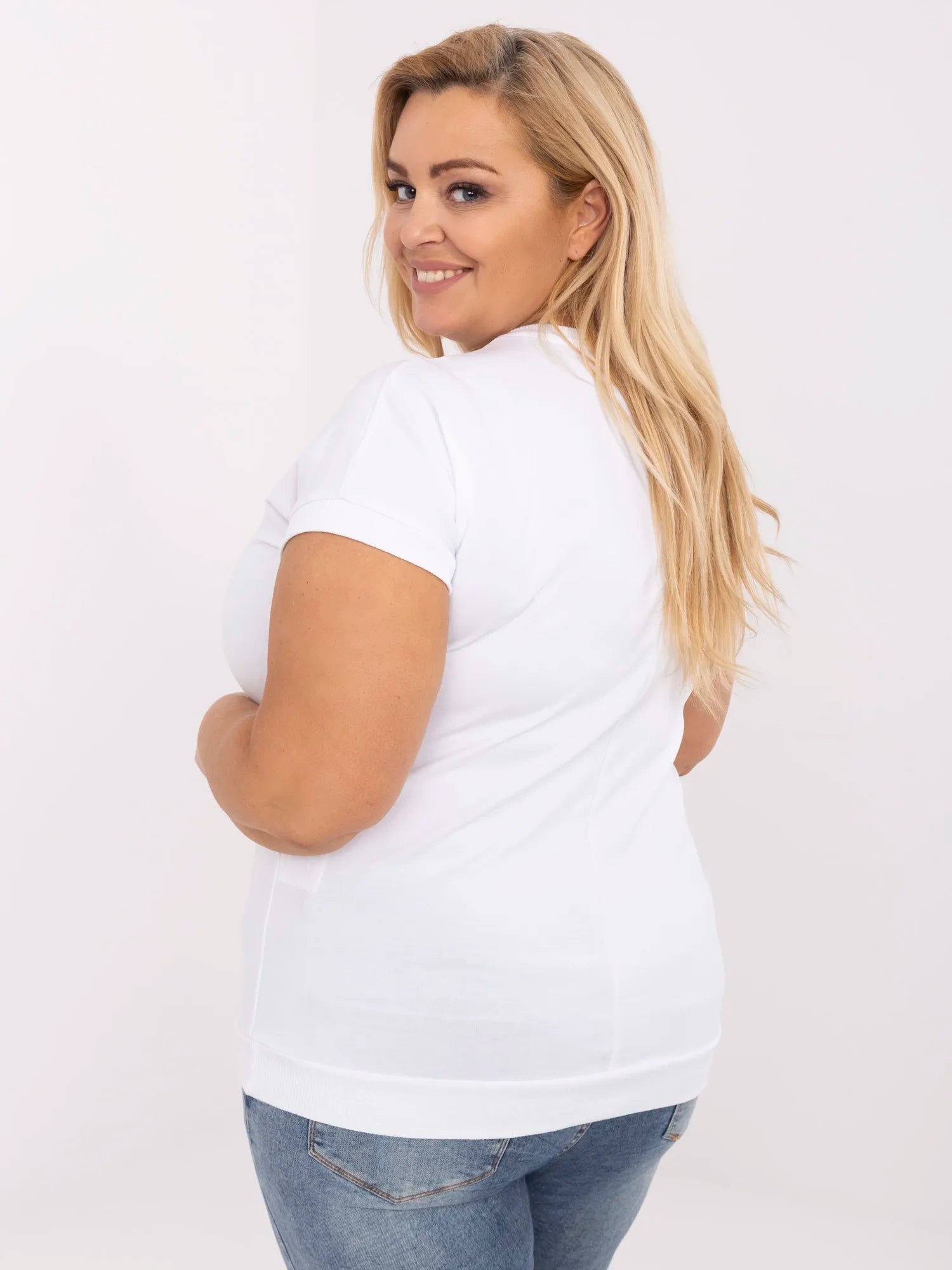 Biała damska bluzka plus size z aplikacjami