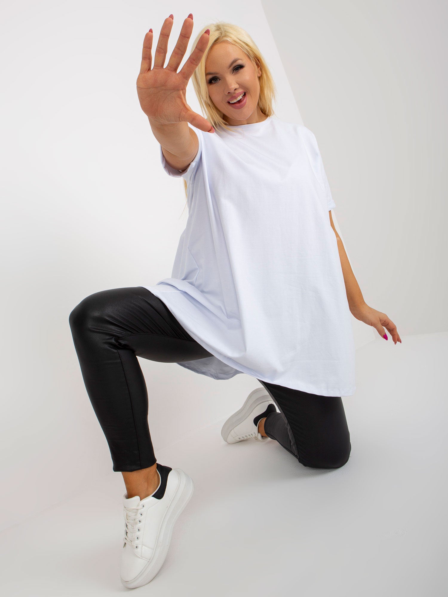 Biała długa bluzka plus size basic z bawełny