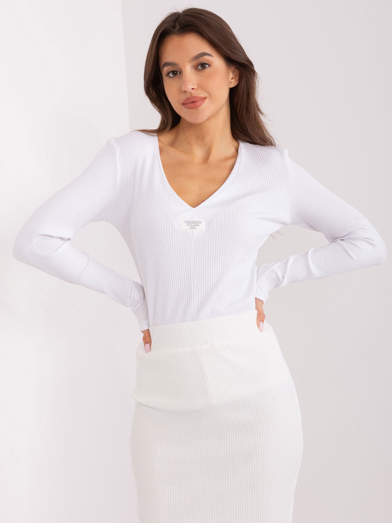 Biała dopasowana bluzka longsleeve z bawełny