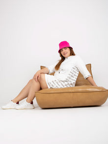Biała prosta sukienka plus size z rękawem 3/4