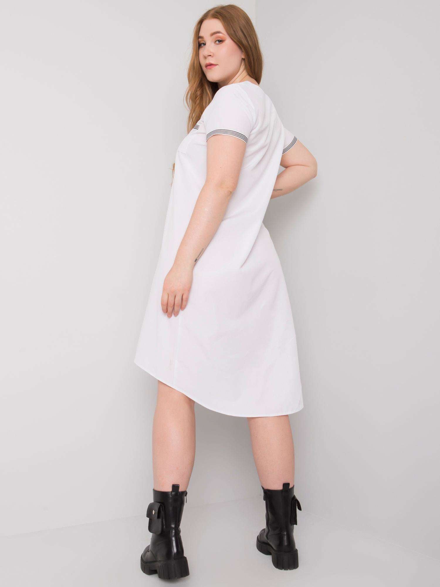 Biała sukienka bawełniana plus size