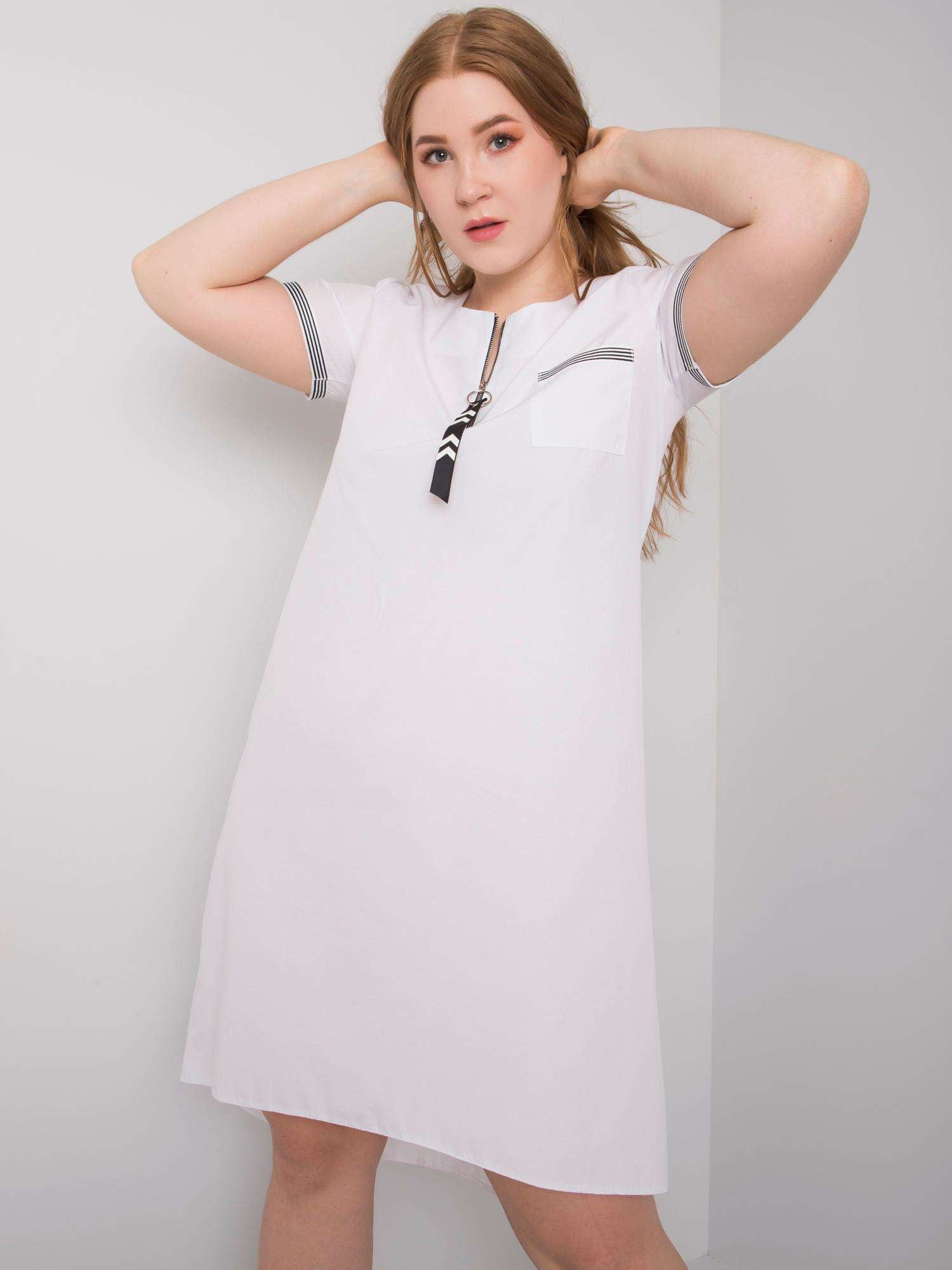 Biała sukienka bawełniana plus size