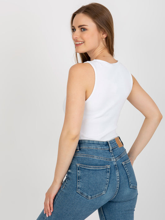 Białe prążkowane body basic z dekoltem V
