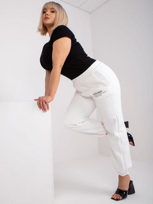 Białe dresowe spodnie plus size