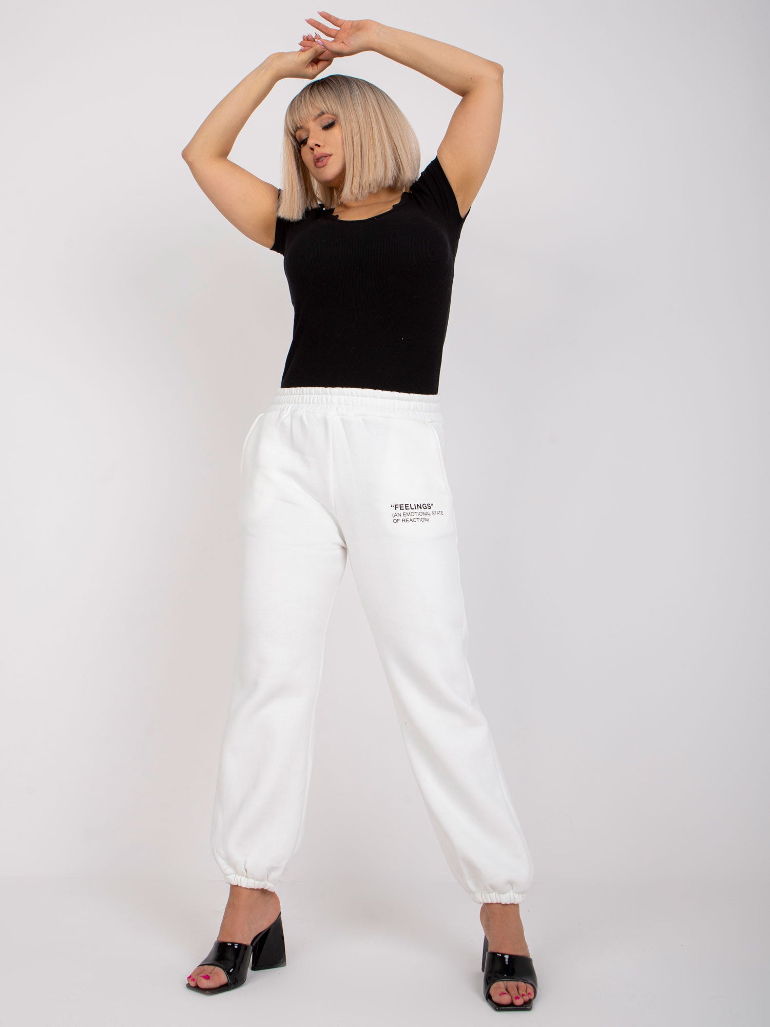 Białe dresowe spodnie plus size