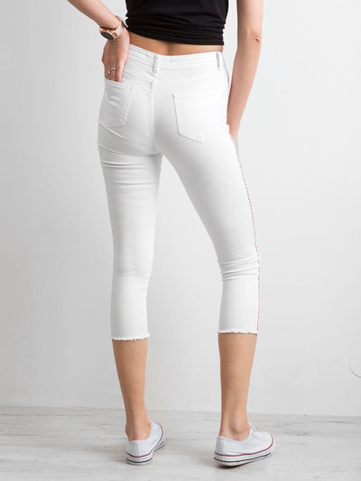 Jeansy skinny z czerwonym lampasem białe