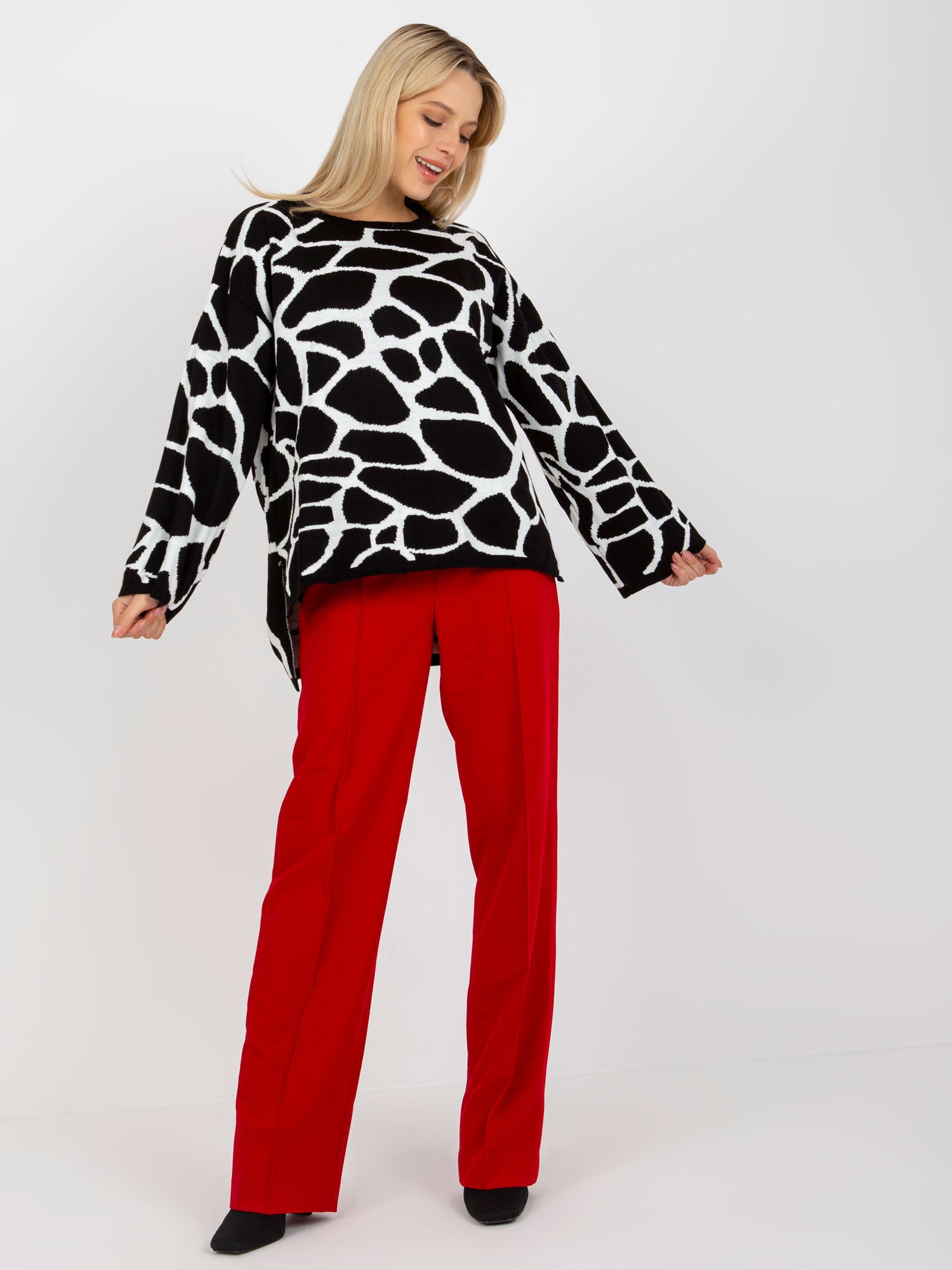 Biało-czarny wzorzysty sweter oversize