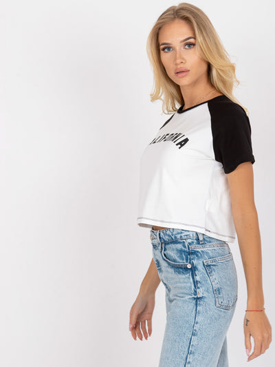 Biało-czarny t-shirt z nadrukiem  i krótkim rękawem