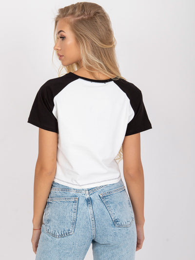 Biało-czarny t-shirt z nadrukiem  i krótkim rękawem